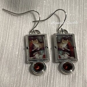 😸SilverTone Antique Style Cat Portrait Hook Drop Earrings